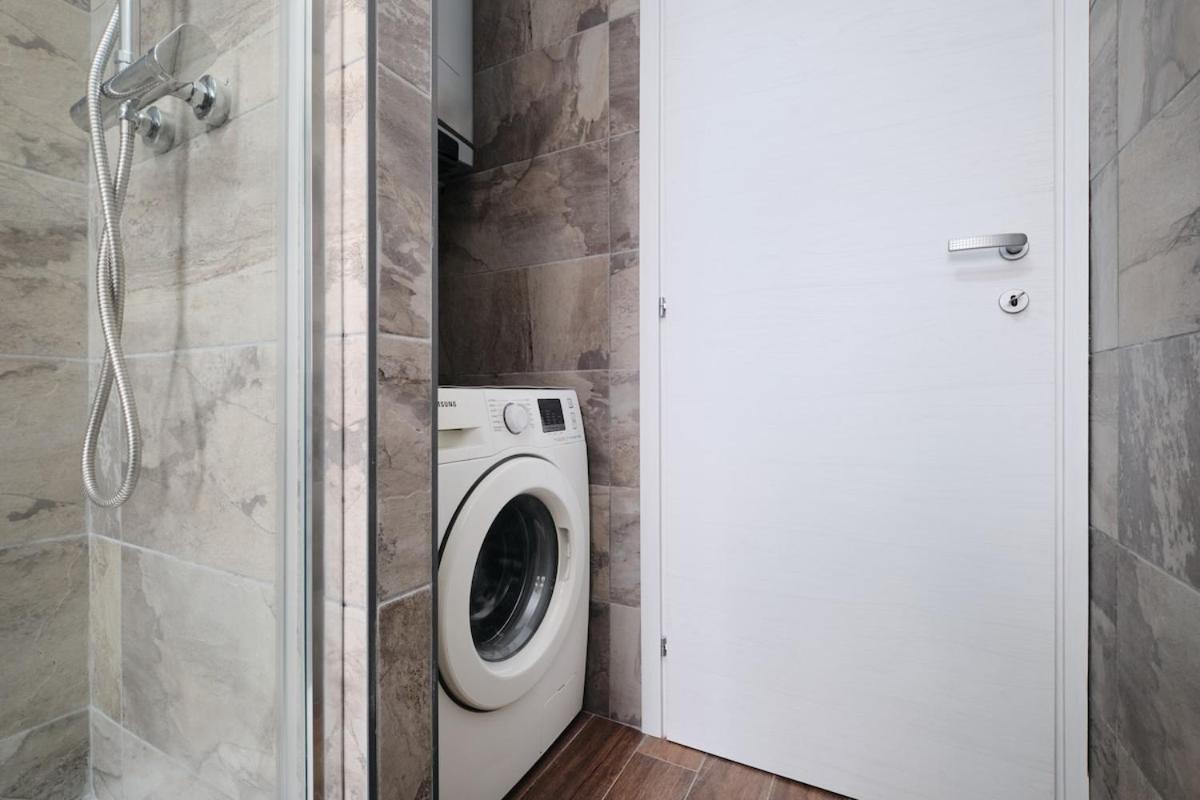 Apartment New Gens Iulia 2 Min Da Stazione Trastevere *